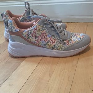 Marc fisher 
Sneaker Mfelesa8 Athletic platform sneakers